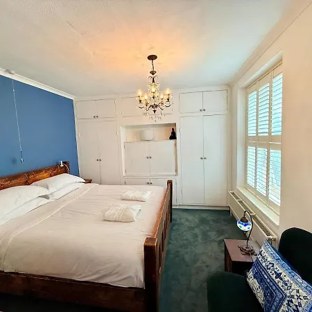 Boho-chic Retreat * Bristol